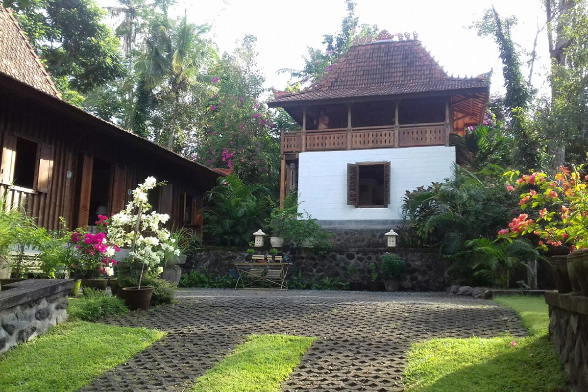 Bukit Asri Lodge Bungalow in East Bali