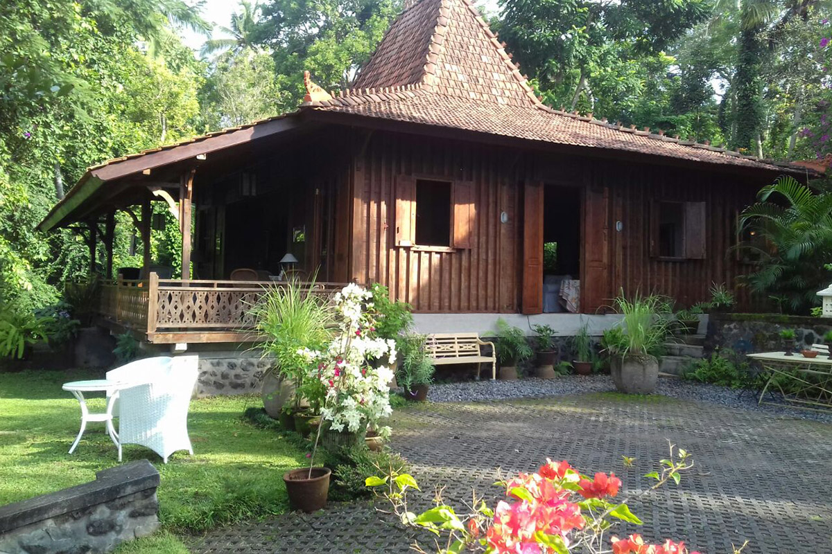 Bukit Asri Lodge Bungalow in East Bali